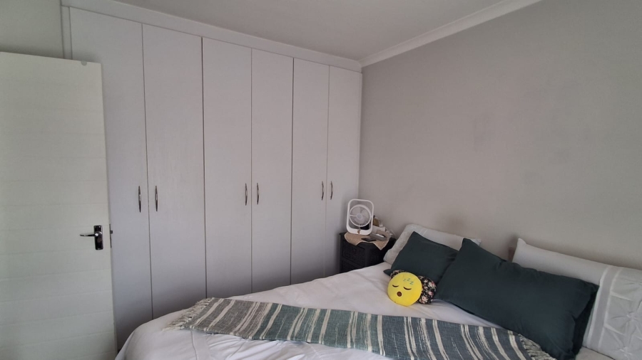 2 Bedroom Property for Sale in Buhrein Western Cape